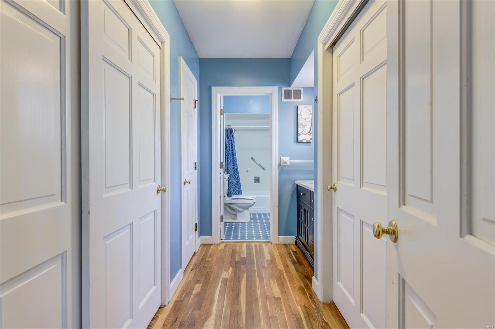 9049 Clayton Road Ladue, MO 63117 - Photo 15 of 28 Gallery Image 15