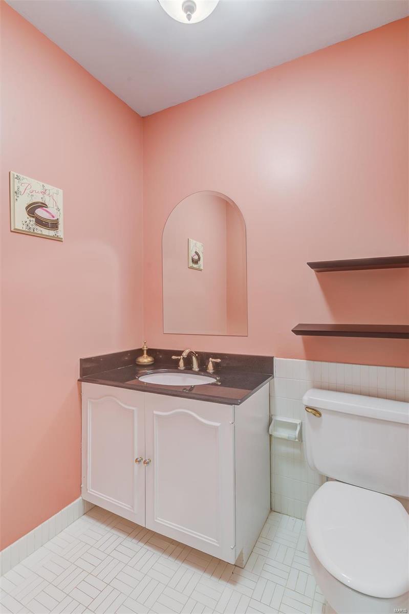 9049 Clayton Road Ladue, MO 63117 - Photo 16 of 28 Gallery Image 16