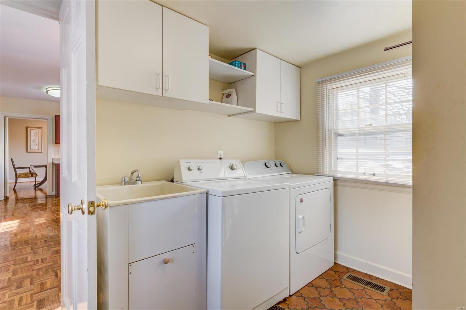 9049 Clayton Road Ladue, MO 63117 - Photo 17 of 28 Gallery Image 17