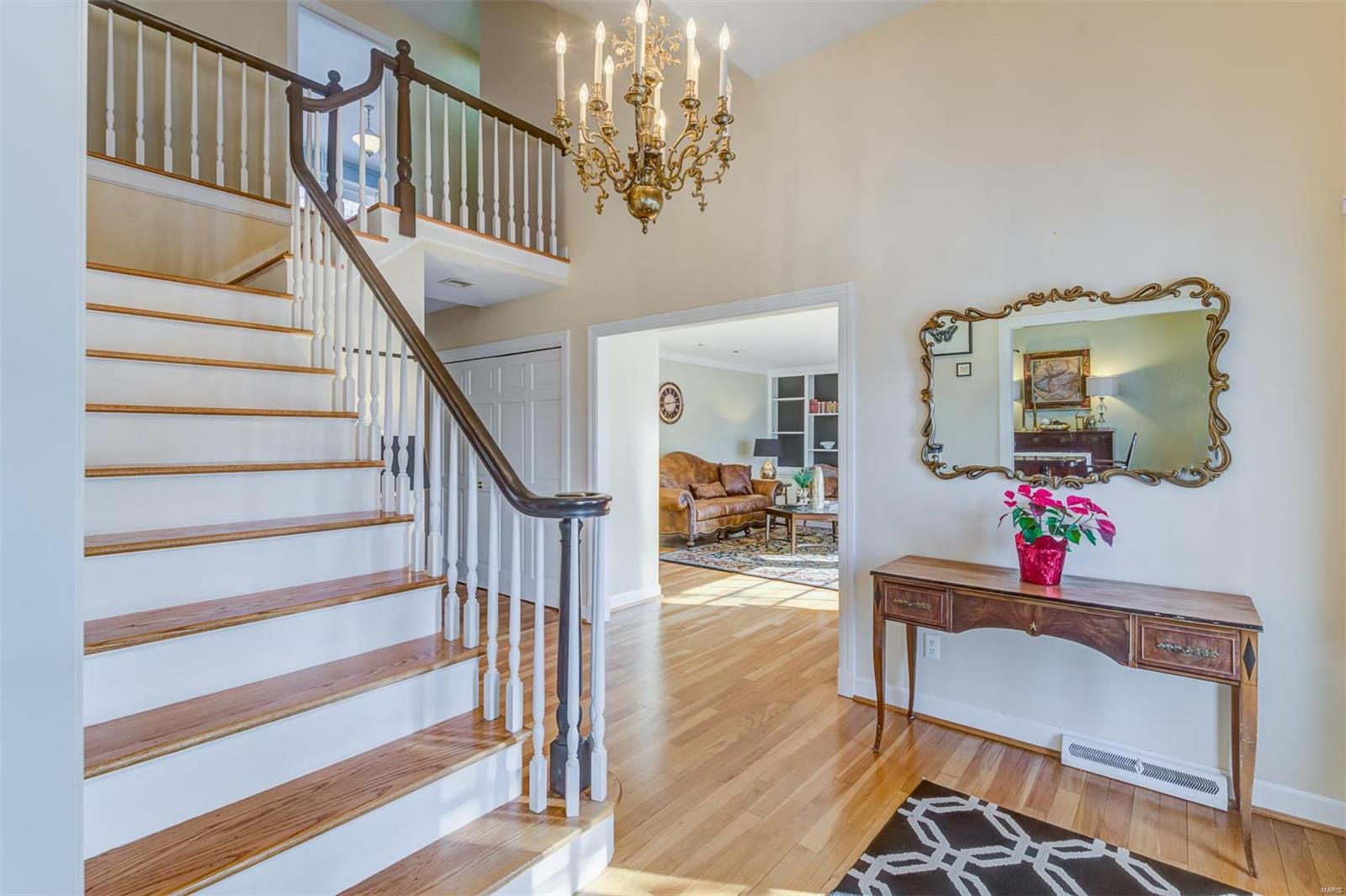 9049 Clayton Road Ladue, MO 63117 - Photo 3 of 28 Gallery Image 3