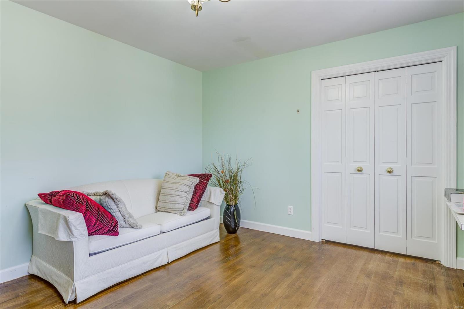 9049 Clayton Road Ladue, MO 63117 - Photo 23 of 28 Gallery Image 23
