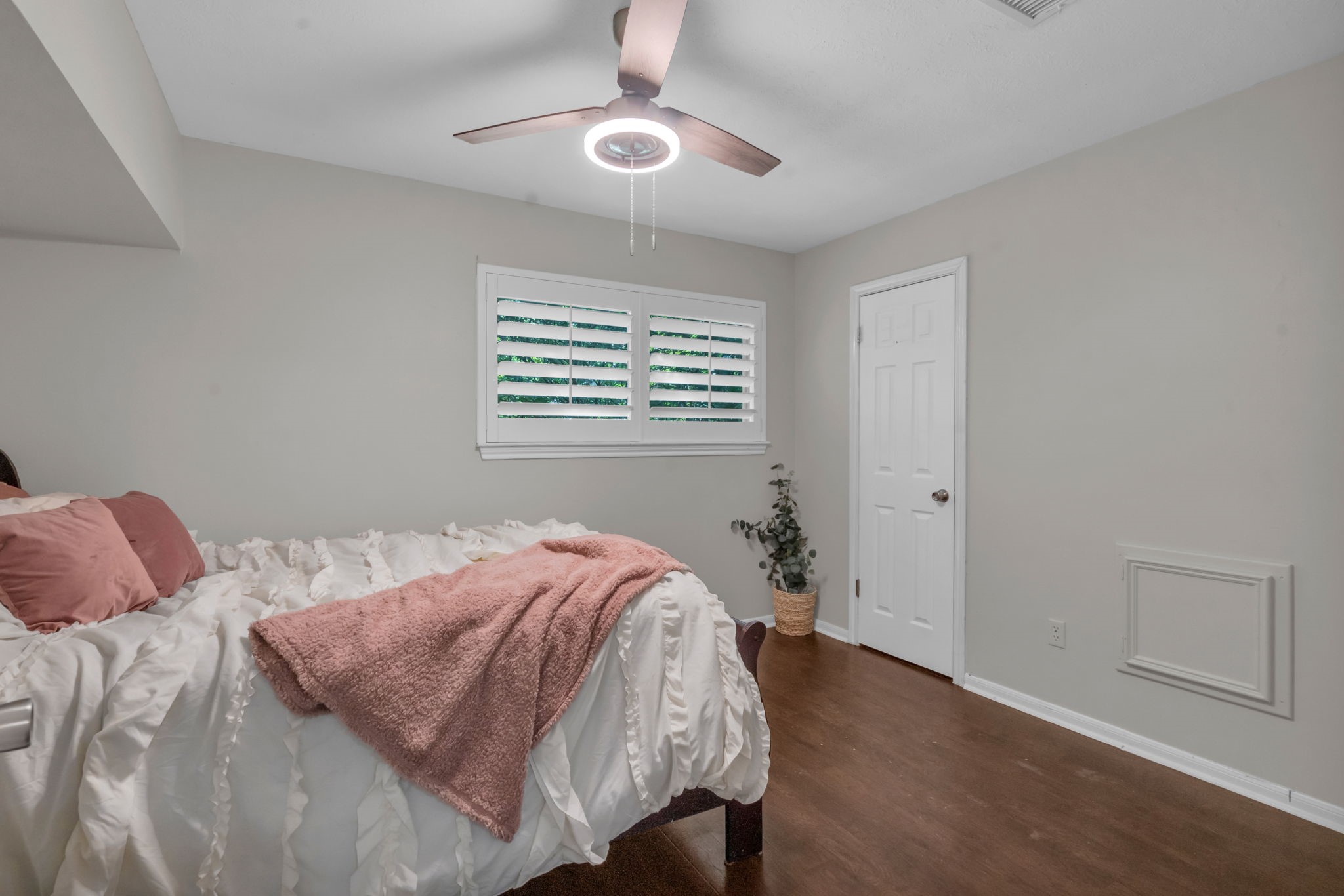 6514 Larkmount Drive Spring, TX 77389 - Photo 23 of 41 Upstairs bedroom #1