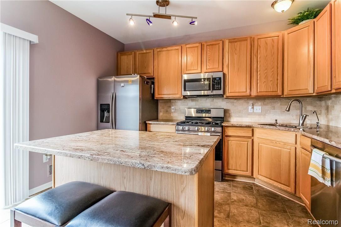 568 Cherry Orchard Road Canton, MI 48188 - Photo 13 of 37 013-Kitchen-5563554-large.jpg