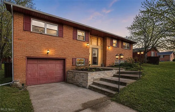 $344,900 | 906 Westview Drive, Belpre, OH 45714