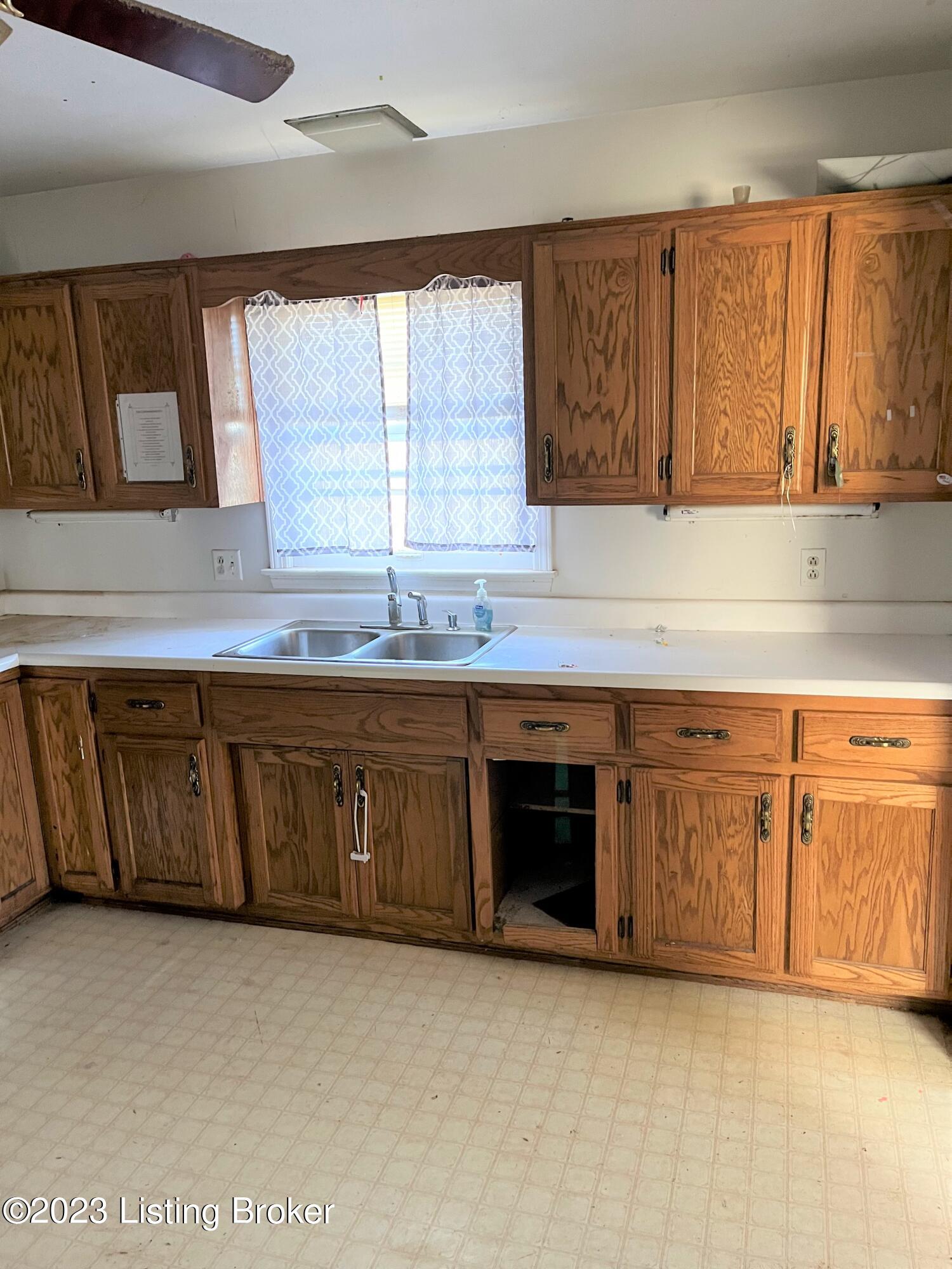 5096 Hempridge Road Waddy, KY 40076 - Photo 4 of 17 Kitchen