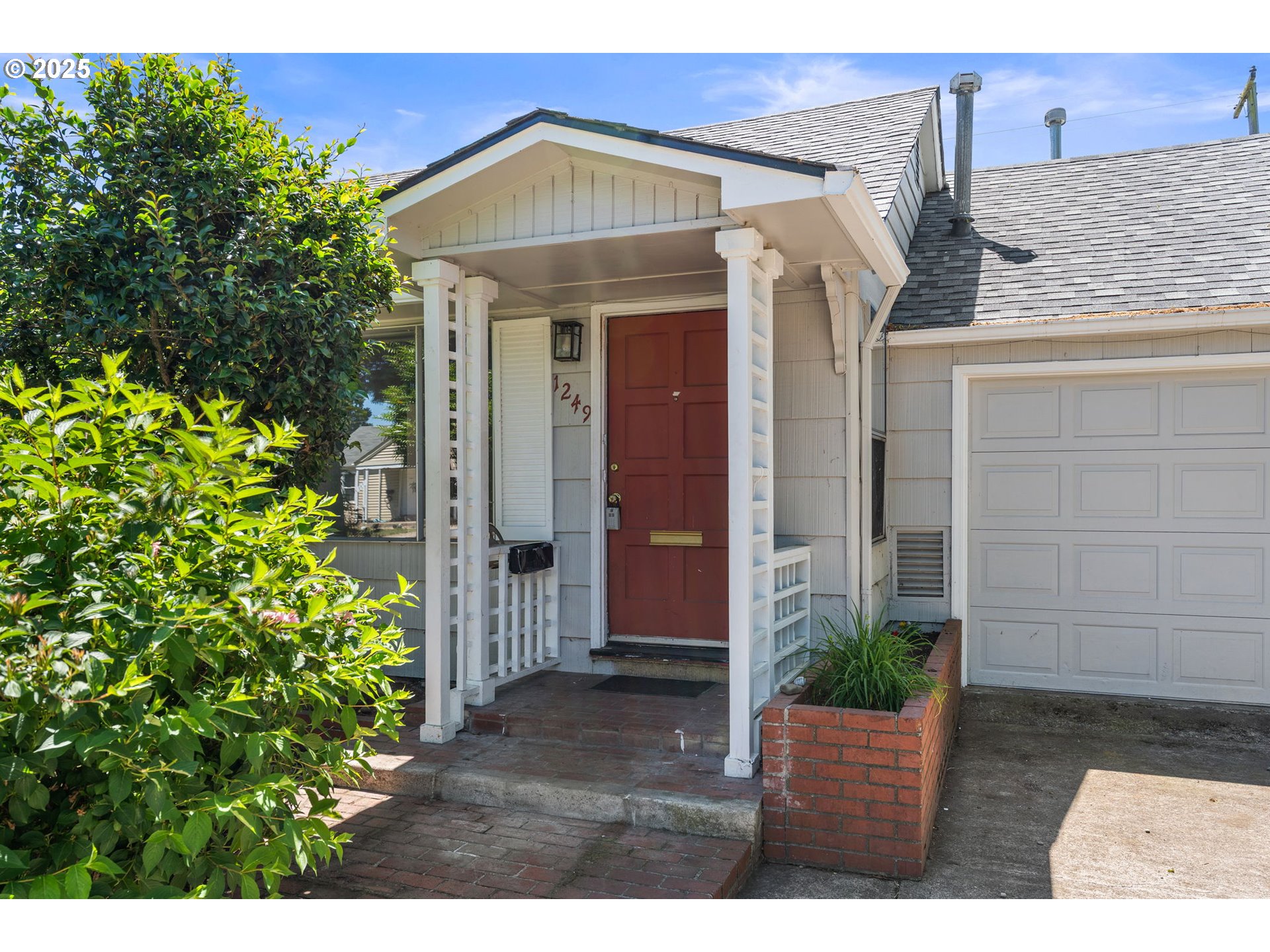 1249 Parker Street Springfield, OR 97477 - Photo 3 of 27 Gallery Image 3
