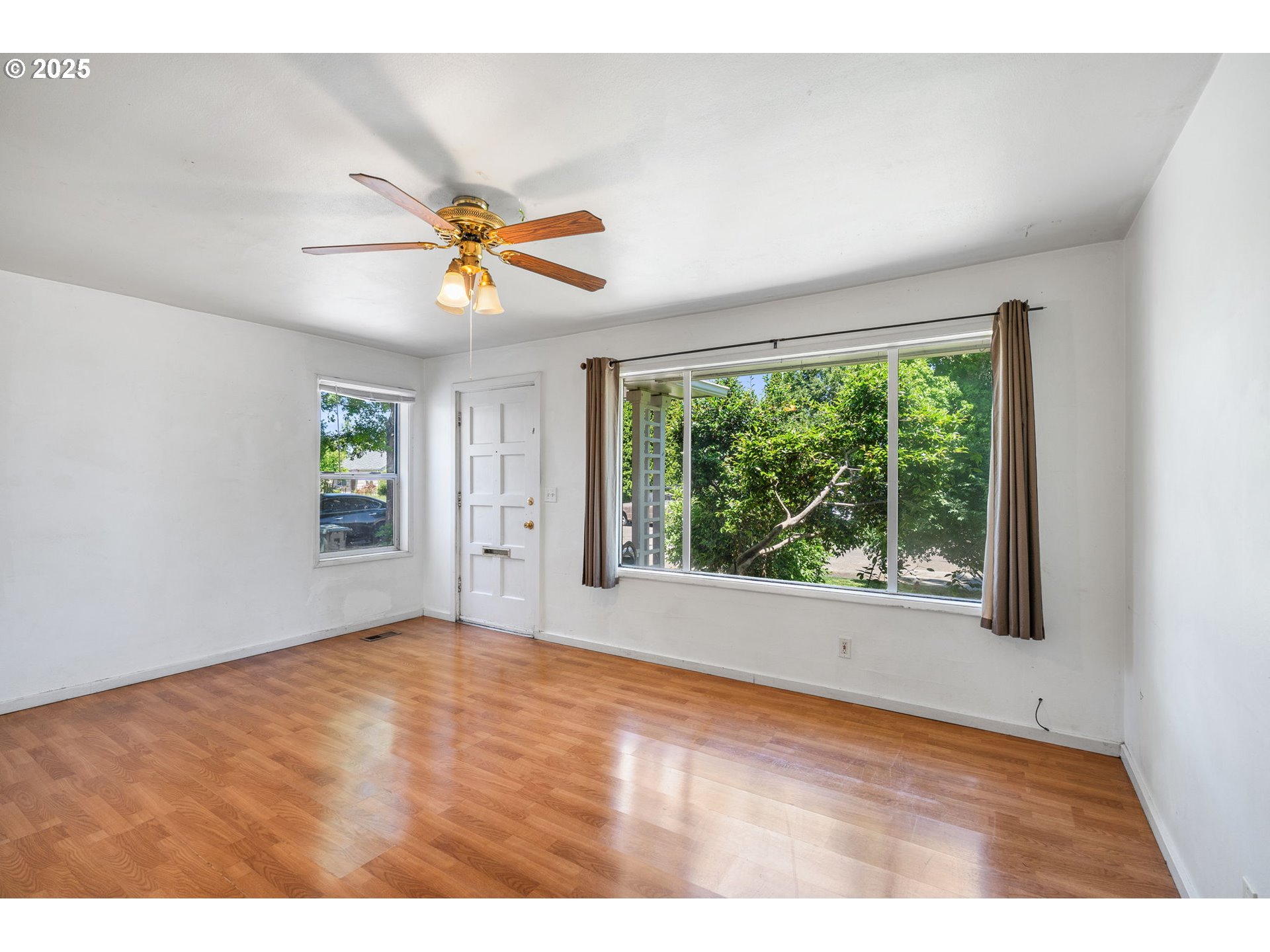 1249 Parker Street Springfield, OR 97477 - Photo 4 of 27 Gallery Image 4