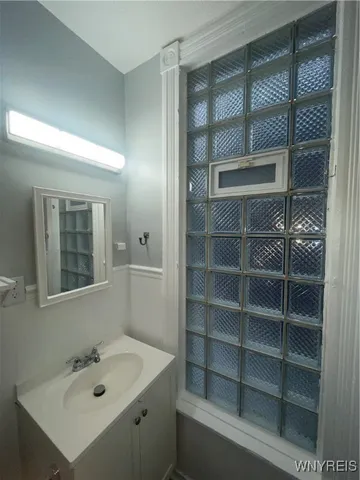 $1,700 | 76 Anderson Place, Buffalo, NY 14222