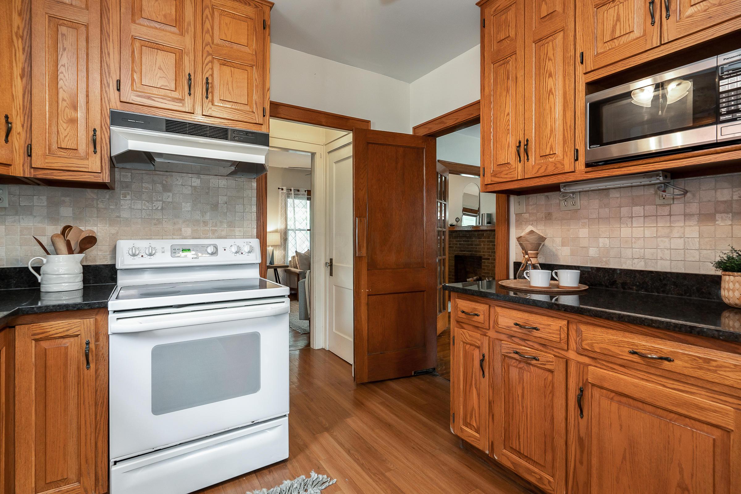 729 South Cassingham Road Columbus, OH 43209 - Photo 16 of 40