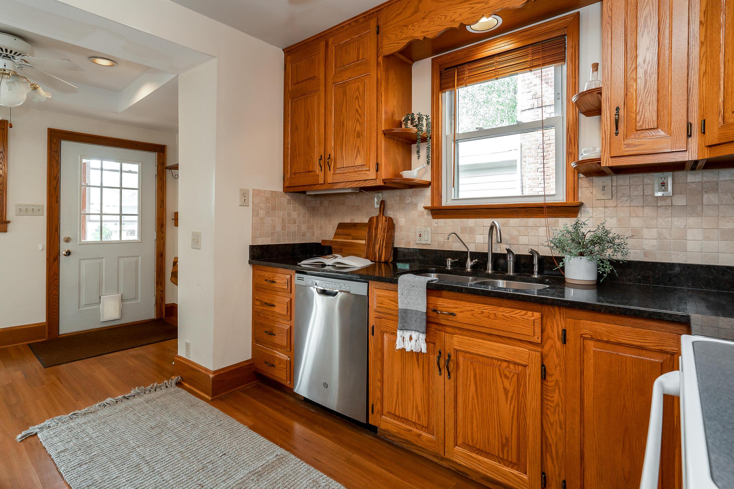729 South Cassingham Road Columbus, OH 43209 - Photo 17 of 40