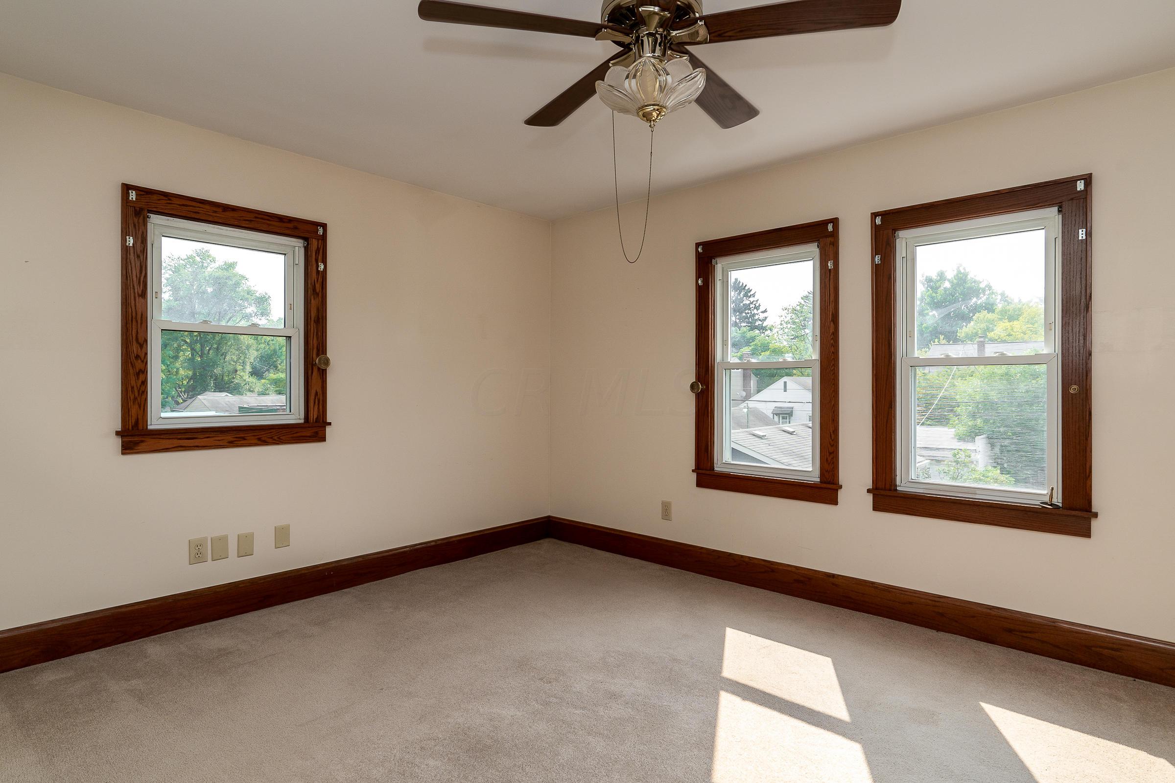 729 South Cassingham Road Columbus, OH 43209 - Photo 20 of 40