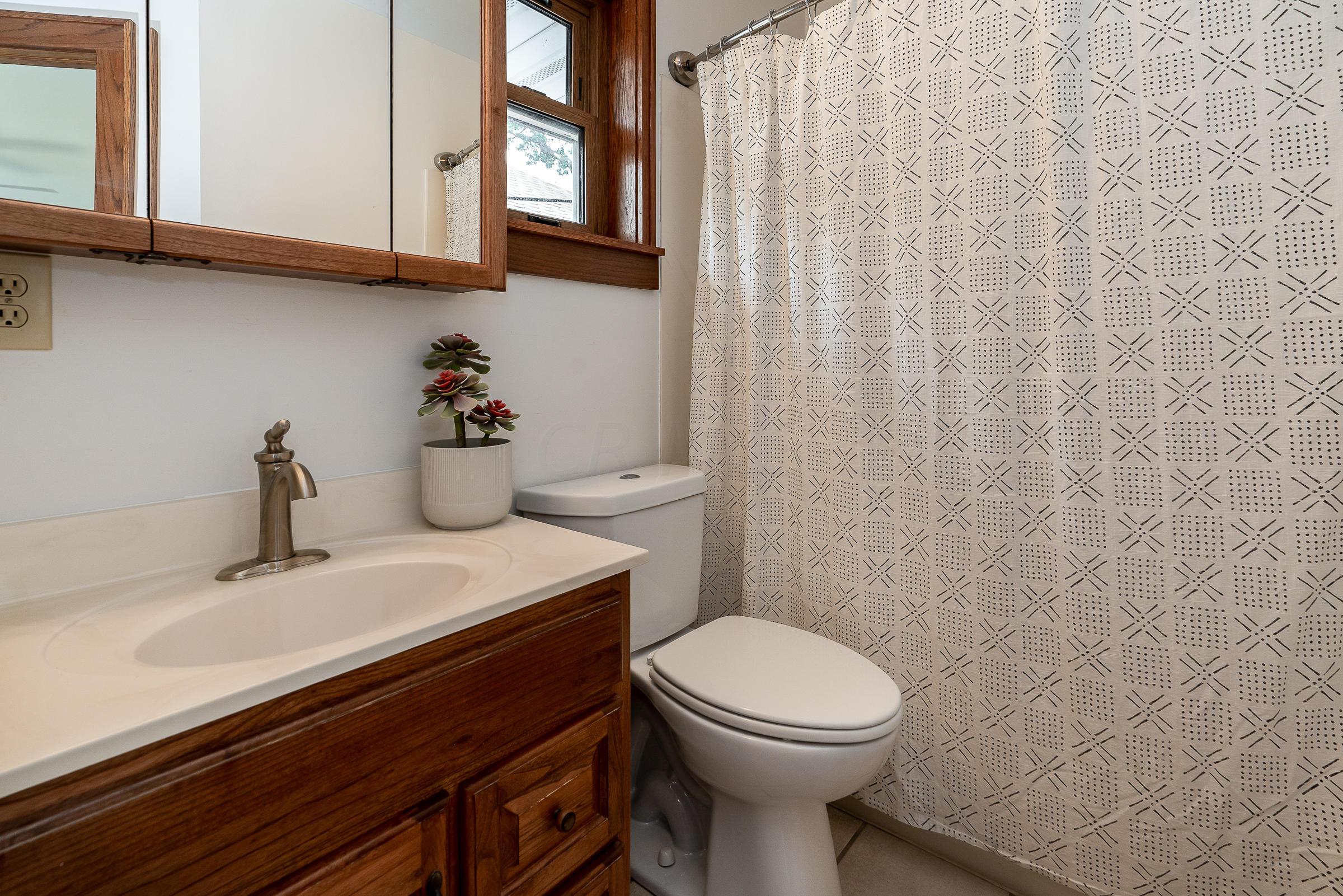 729 South Cassingham Road Columbus, OH 43209 - Photo 22 of 40