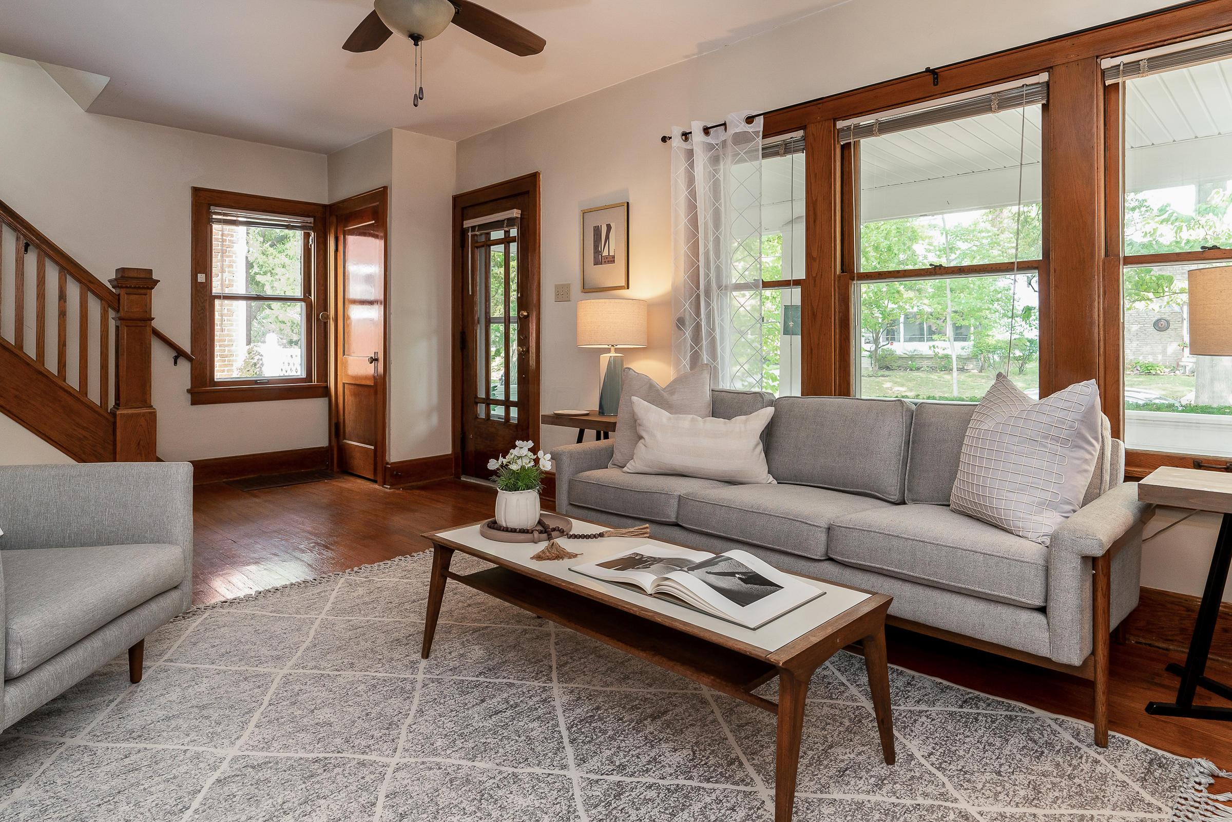 729 South Cassingham Road Columbus, OH 43209 - Photo 5 of 40