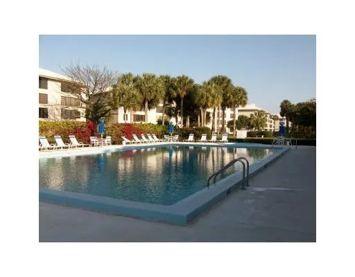 $2,100 | 3626 Whitehall Drive, Unit 304, West Palm Beach, FL 33401