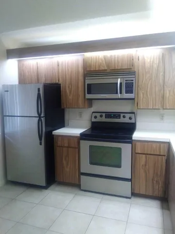 $2,100 | 3626 Whitehall Drive, Unit 304, West Palm Beach, FL 33401