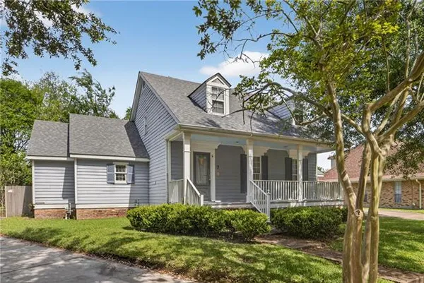 $450,000 | 7 Whispering Oaks Drive, River Ridge, LA 70123