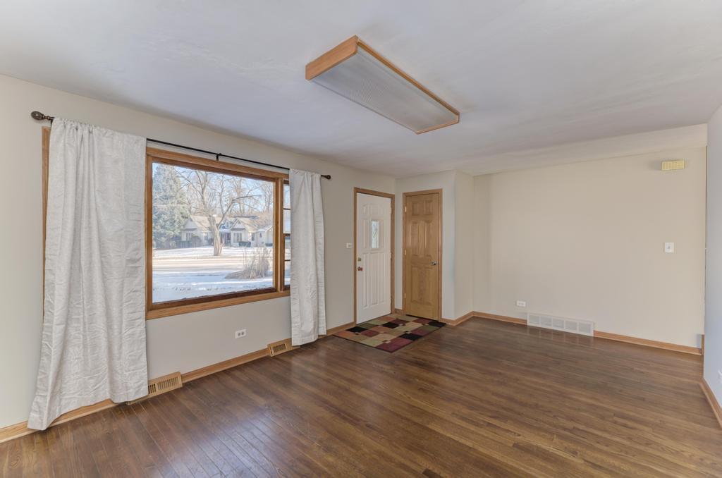 28W313 Batavia Road Warrenville, IL 60555 - Photo 12 of 47