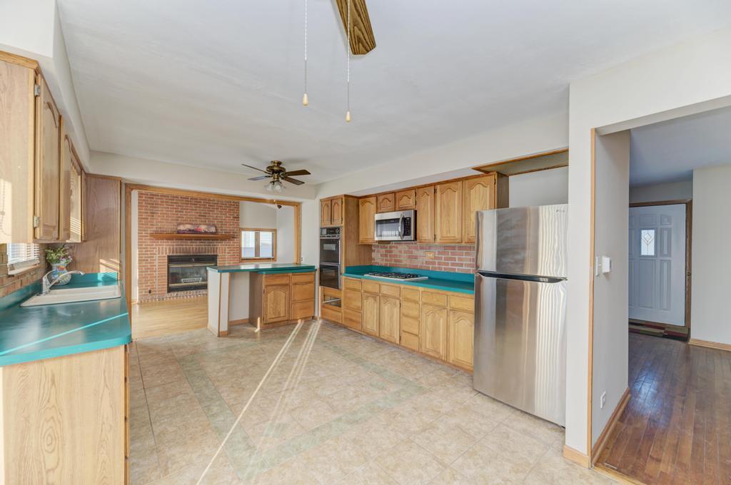 28W313 Batavia Road Warrenville, IL 60555 - Photo 15 of 47