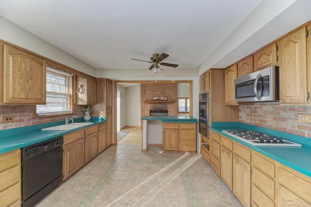 $429,900 | 28W313 Batavia Road, Warrenville, IL 60555