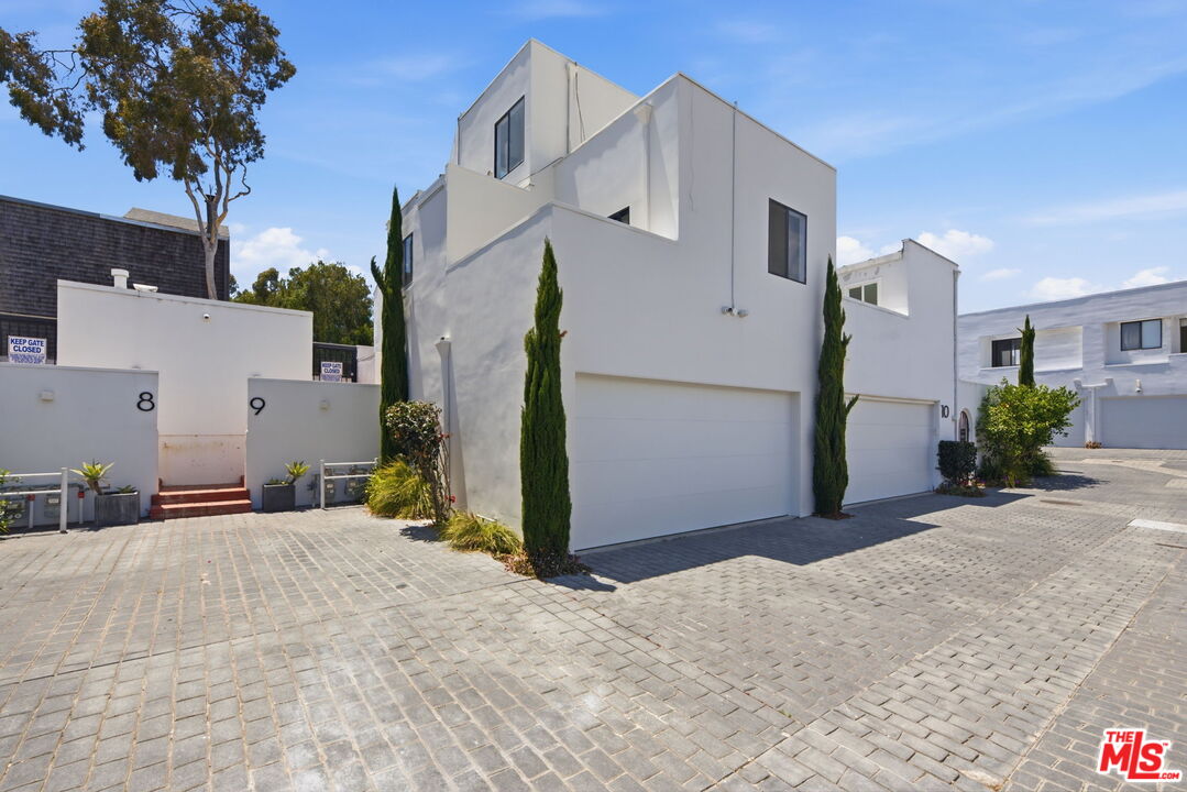 29221 Heathercliff Road, Unit 9 Malibu, CA 90265 - Photo 2 of 35