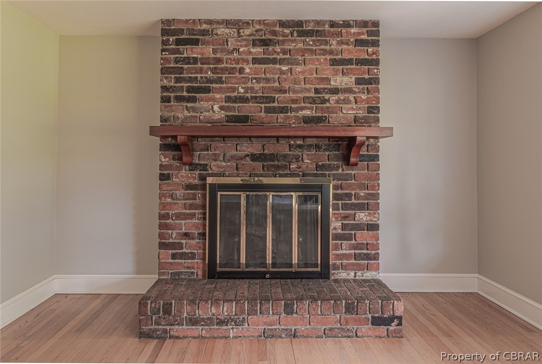 89 Walnut Road Kilmarnock, VA 22482 - Photo 9 of 38 Wood Burning Fireplace