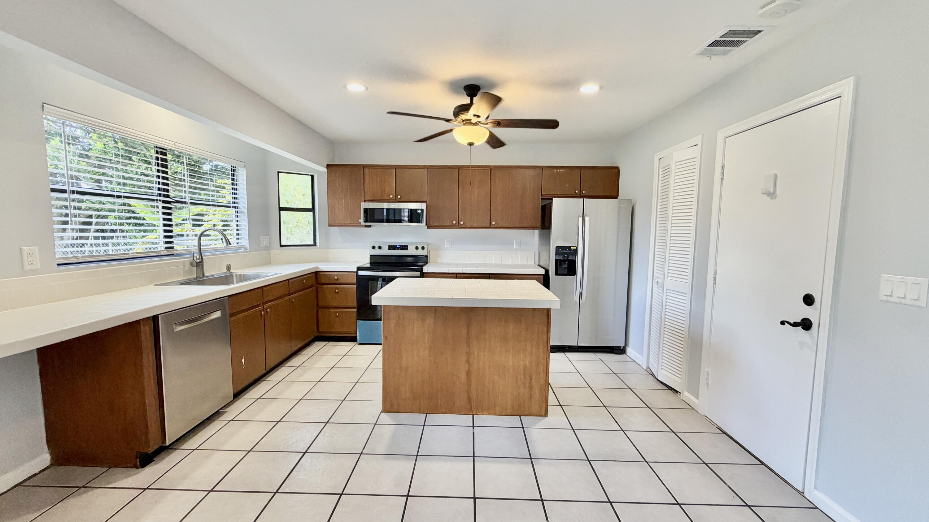 6048 Garrett Street Jupiter, FL 33458 - Photo 7 of 101 IMG_8835