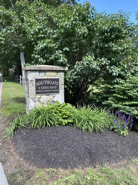 a sign that is sitting in the middle of garden