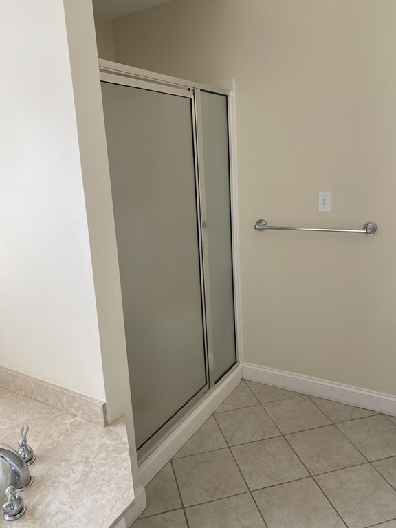 6 Essex Road, Unit 16 Ipswich, MA 01938 - Photo 11 of 14 a view of bathroom