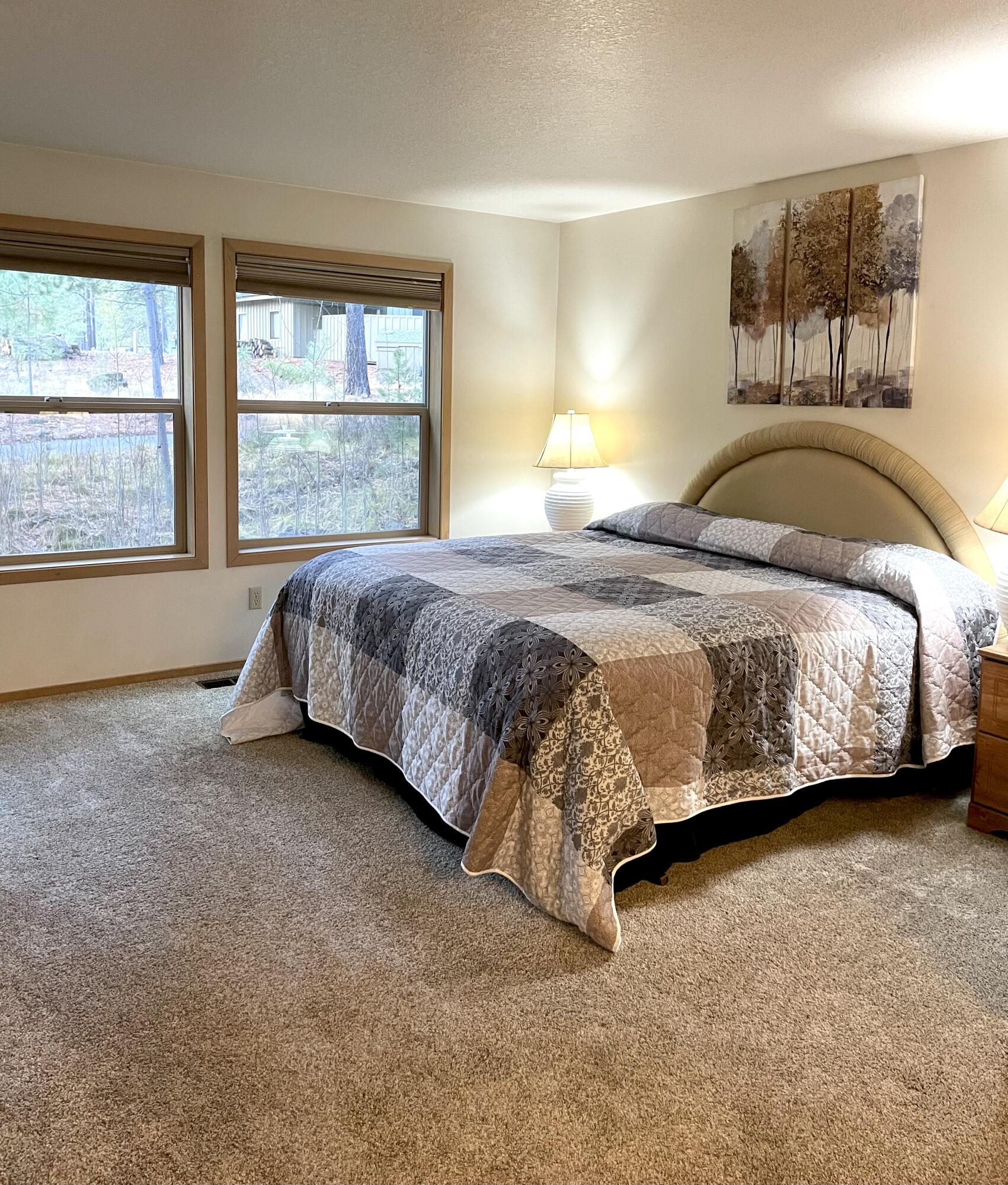57351 Beaver Ridge Loop, Unit 19B1 Sunriver, OR 97707 - Photo 17 of 30 17-Primary Bedroom-Window-R19