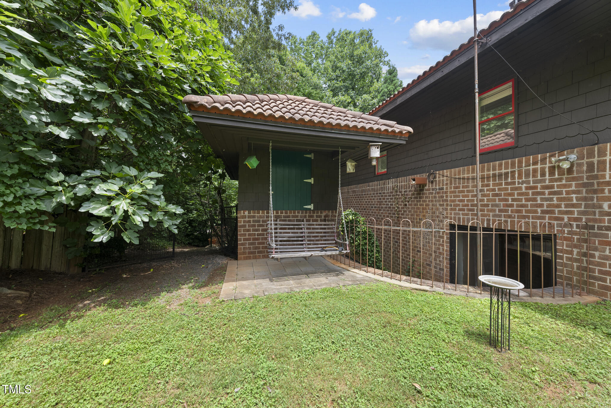 1705 Nottingham Road Raleigh, NC 27607 - Photo 30 of 34 Yard/Storage Shed