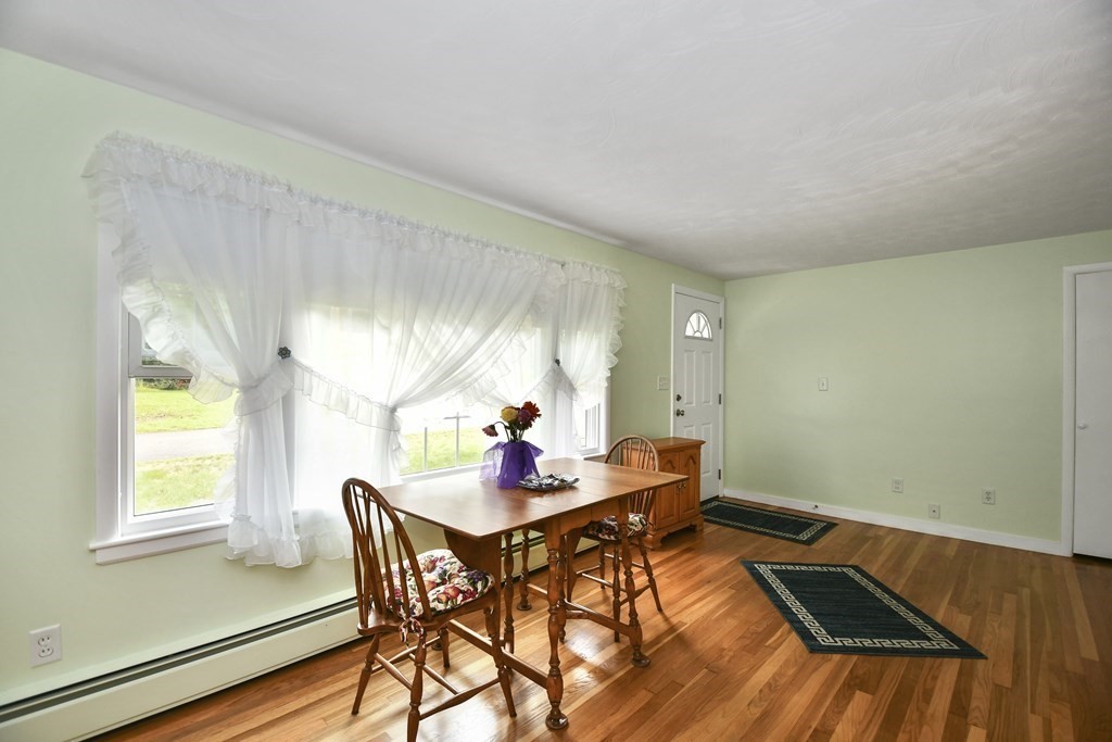 29 Oakcrest Road Holden, MA 01520 - Photo 3 of 37 Gallery Image 3