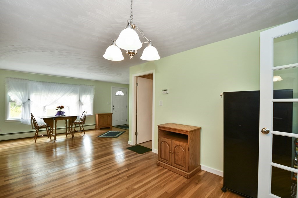 29 Oakcrest Road Holden, MA 01520 - Photo 6 of 37 Gallery Image 6