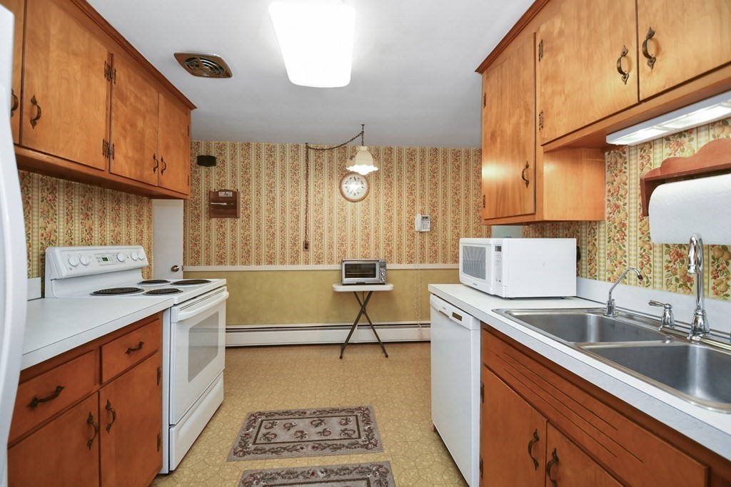 29 Oakcrest Road Holden, MA 01520 - Photo 10 of 37 Gallery Image 10