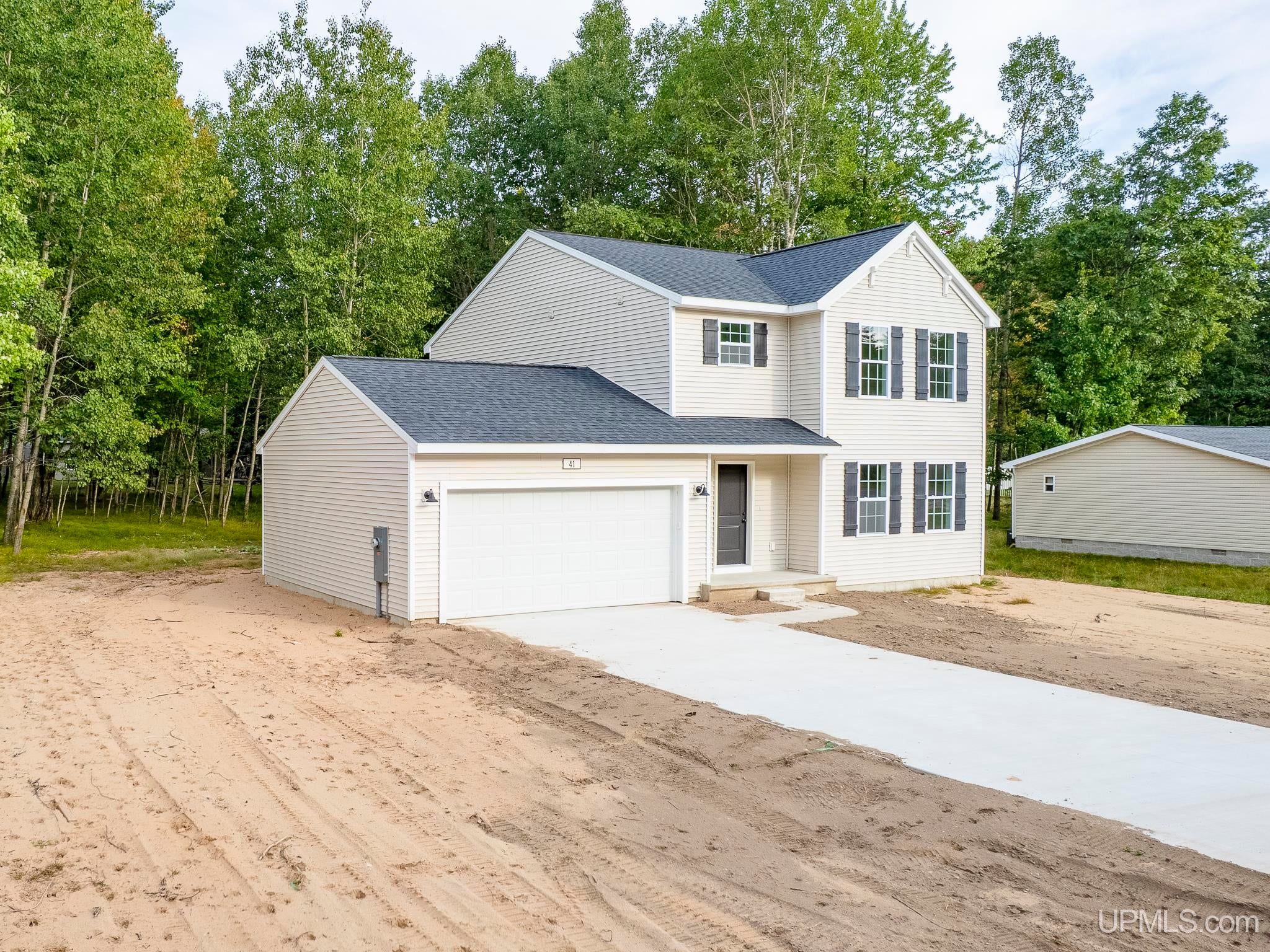 41 Tipperary Road Gladstone, MI 49837 - Photo 2 of 27 Gallery Image 2