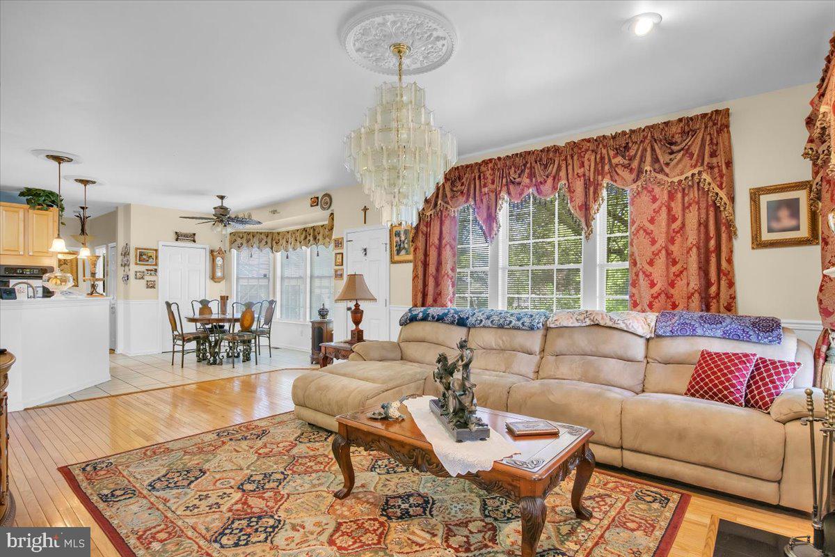 700 South Fairview Street Riverside, NJ 08075 - Photo 17 of 46 Living Room