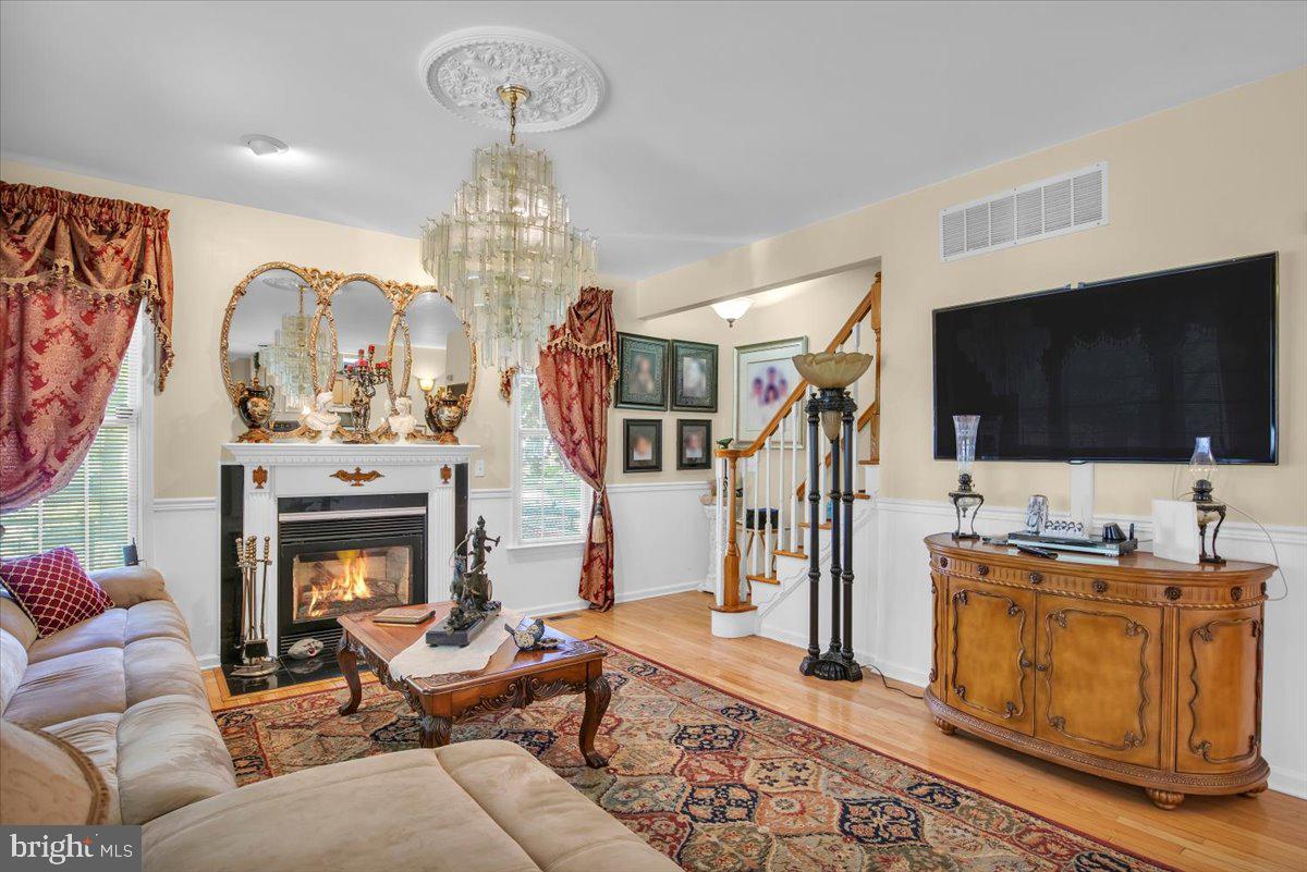 700 South Fairview Street Riverside, NJ 08075 - Photo 19 of 46 Living Room