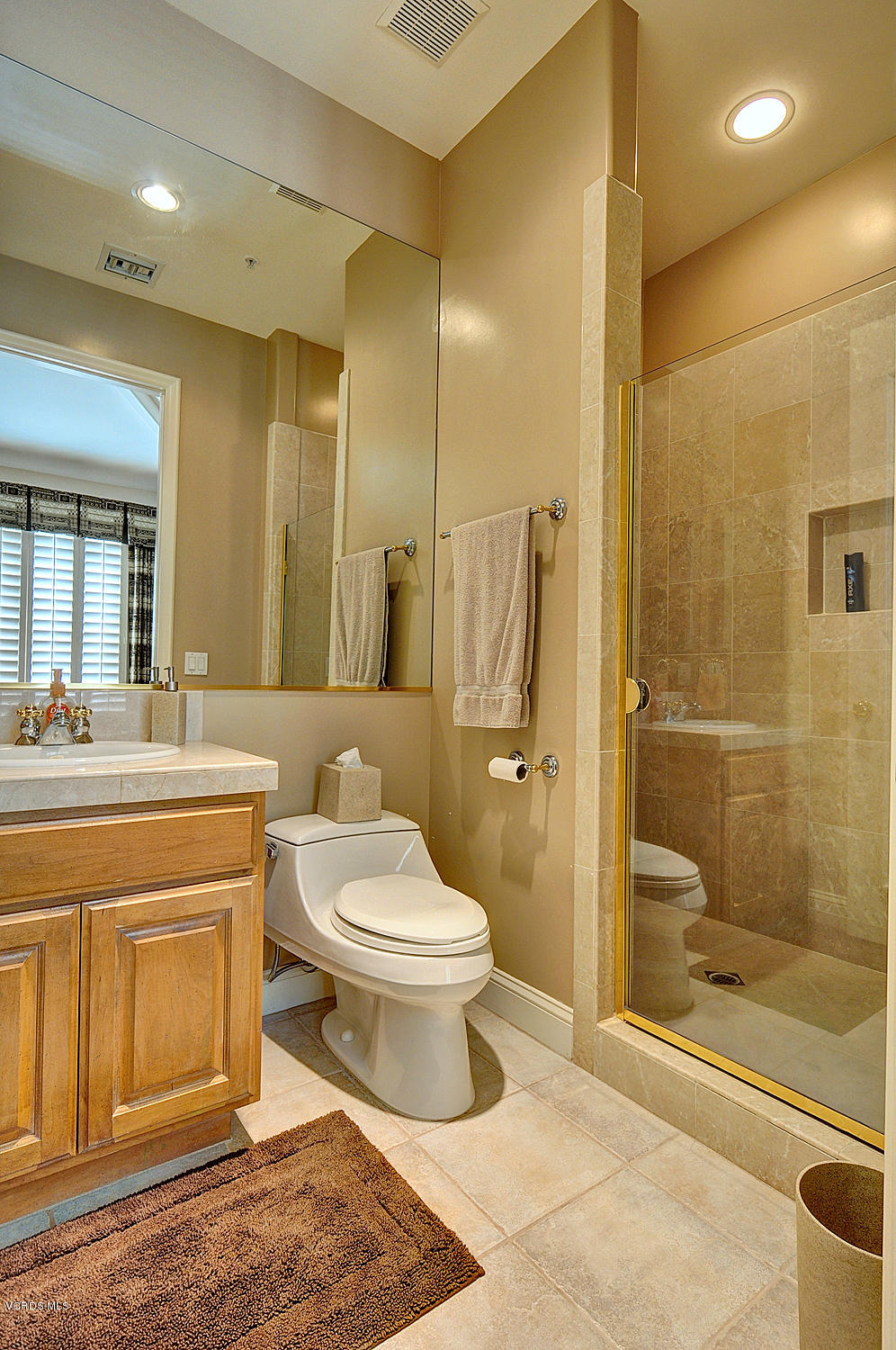11186 Red Barn Road Camarillo, CA 93012 - Photo 19 of 41 a bathroom with a toilet a sink and shower