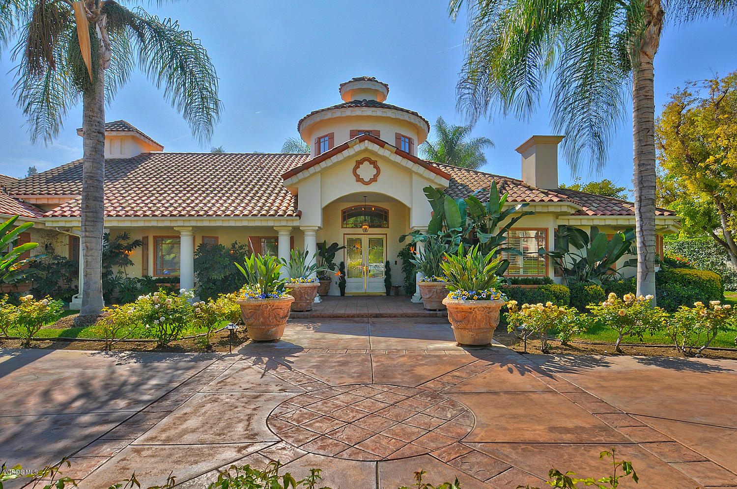 11186 Red Barn Road Camarillo, CA 93012 - Photo 6 of 41 a front view of a house with garden