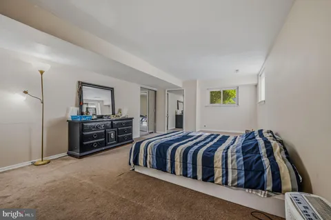 $390,000 | 34 Robert Oakes Drive, Newark, DE 19713