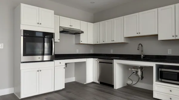 $1,950 | 251 Sladen Street, Unit 105, Dracut, MA 01826