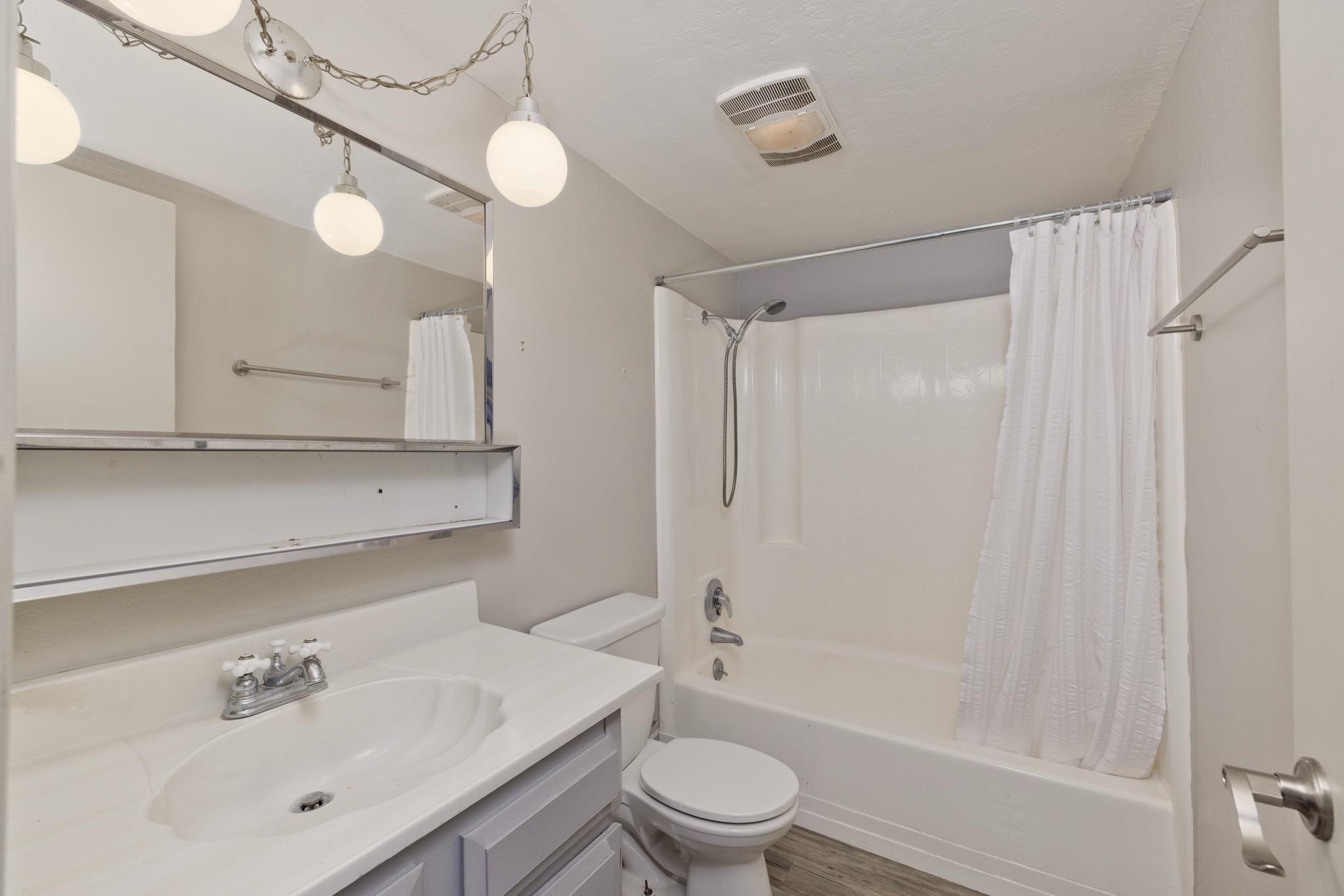 2289 Sierra Nevada Road, Unit G10 Mammoth Lakes, CA 93546 - Photo 13 of 23 Full bathroom featuring vanity, shower / tub combo, and wood finished floors