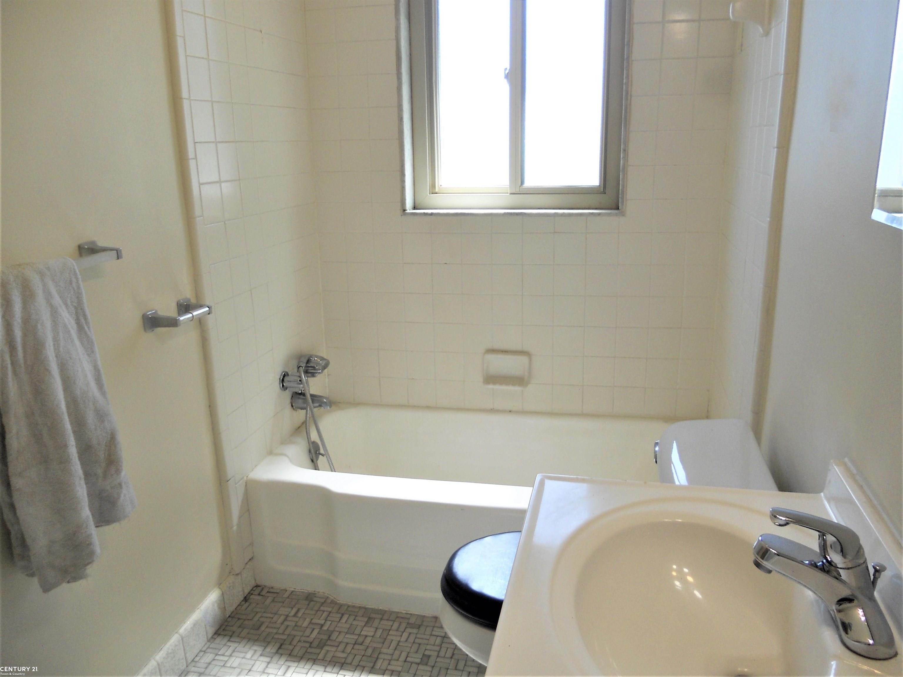 17455 East Eleven Mile Road, Unit A Roseville, MI 48066 - Photo 19 of 27