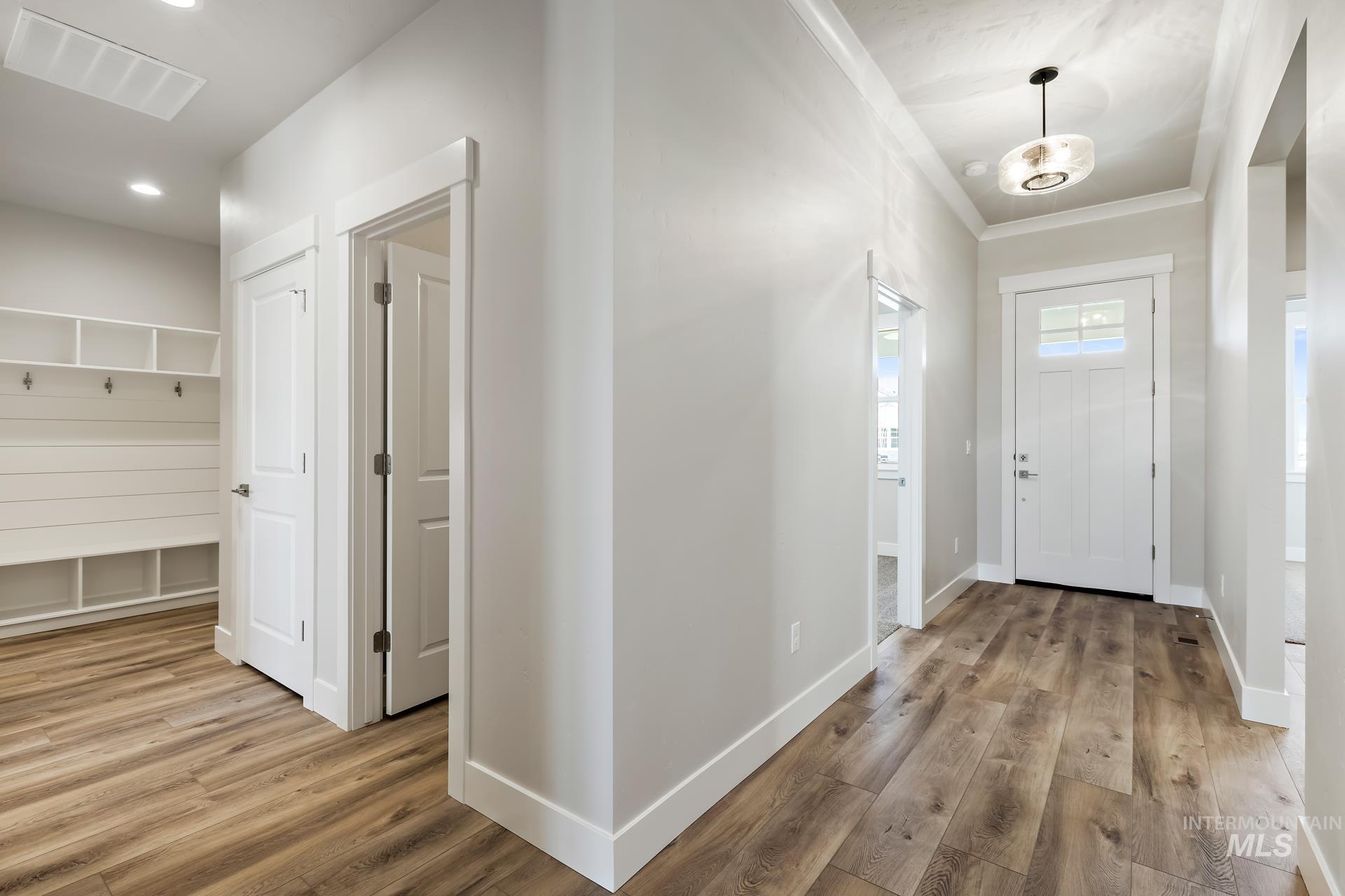 385 South Strut Way Boise, ID 83716 - Photo 4 of 30 Foyer entrance with light wood-style floors