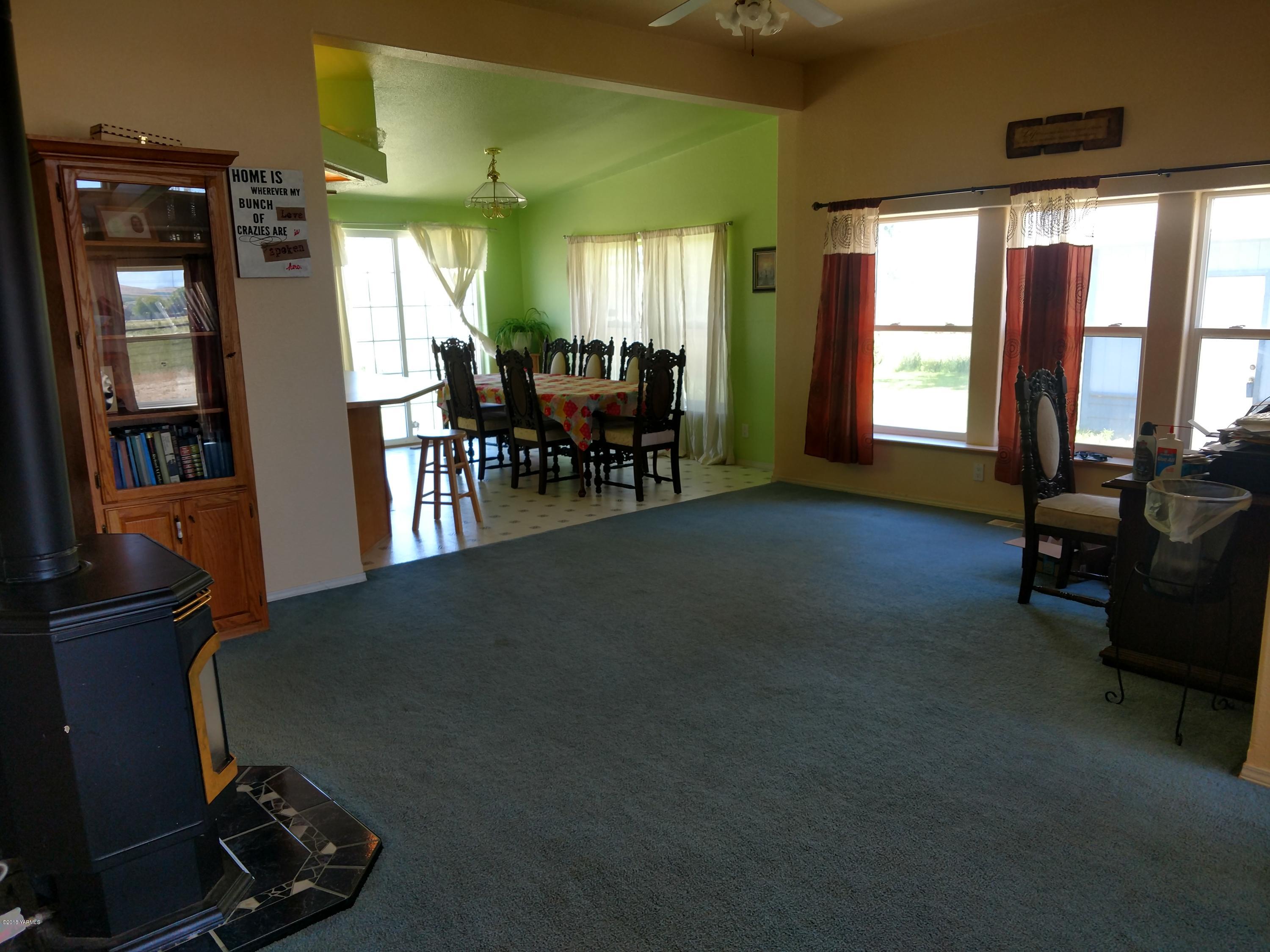 1101 Gap Road Granger, WA 98932 - Photo 12 of 24 a living room with furniture and a large window