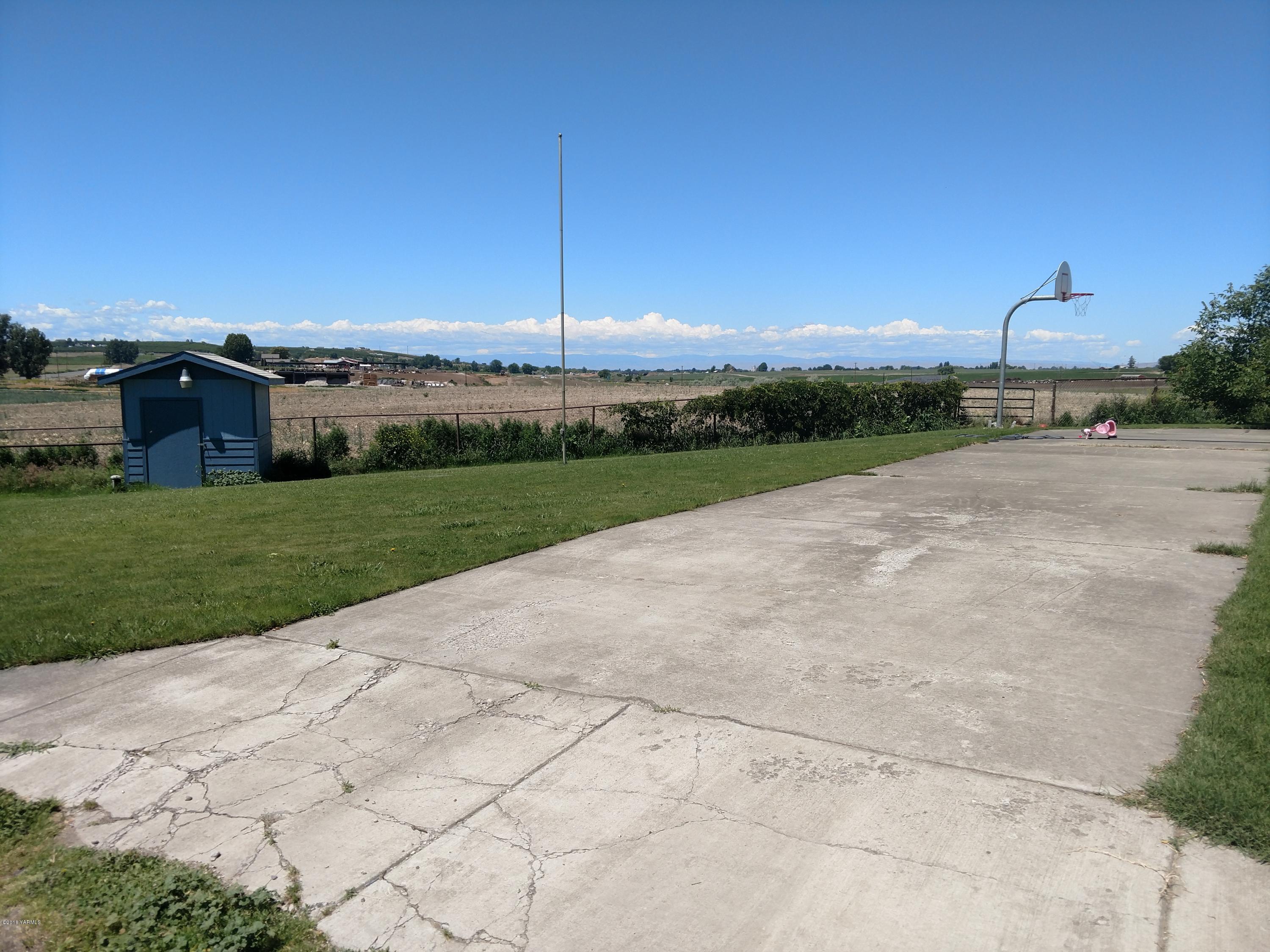 1101 Gap Road Granger, WA 98932 - Photo 3 of 24 a view of a terrace