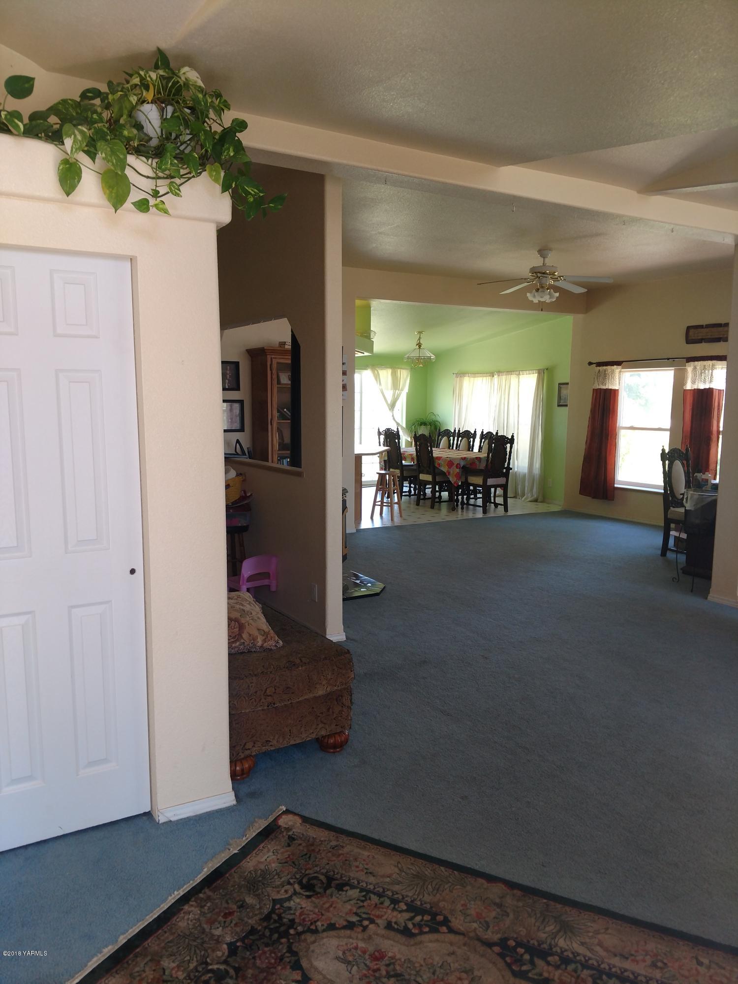 1101 Gap Road Granger, WA 98932 - Photo 8 of 24 a living room with furniture and a potted plant