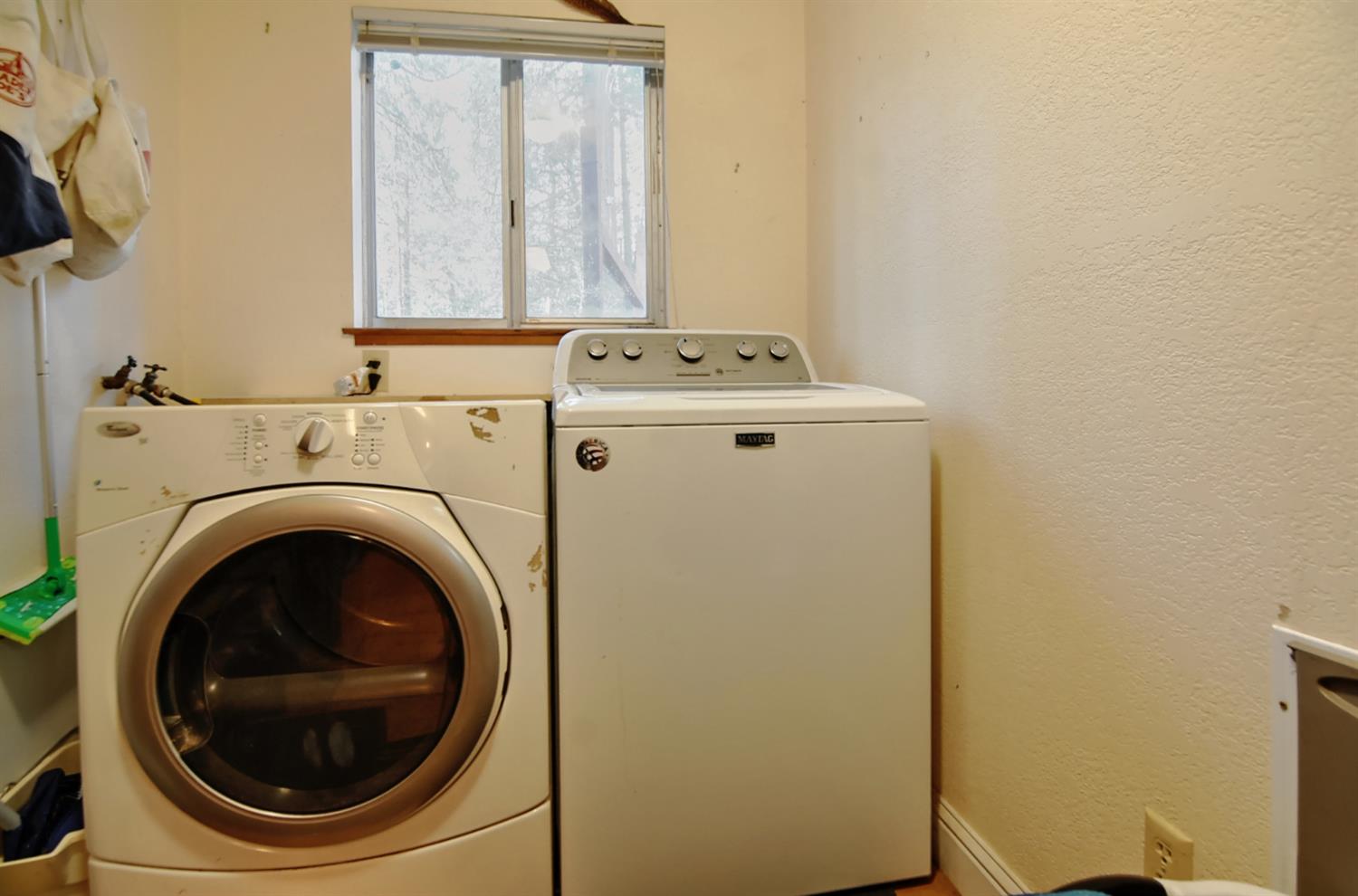 16914 Pasquale Road Nevada City, CA 95959 - Photo 30 of 32 a utility room with dryer and washer
