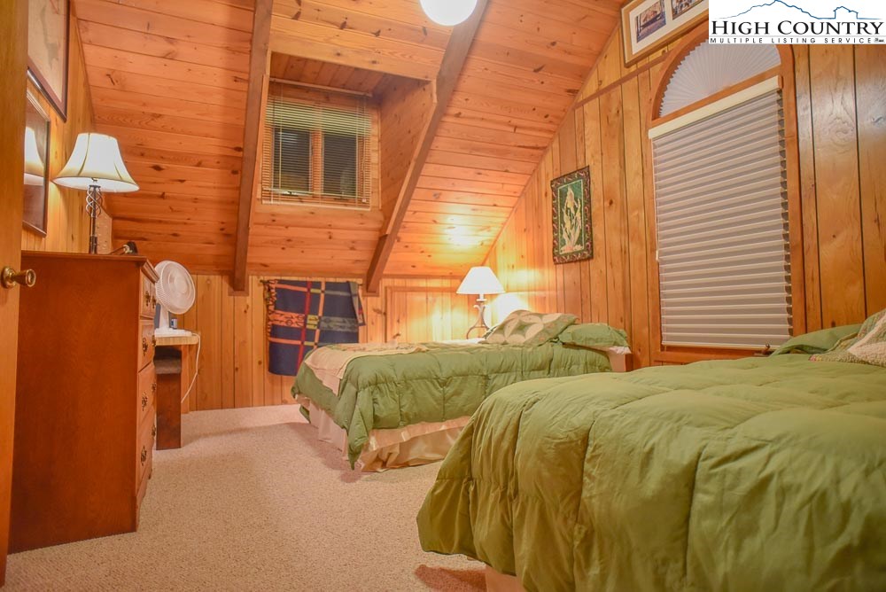129 Lakeview Road Newland, NC 28657 - Photo 17 of 30 Gallery Image 17