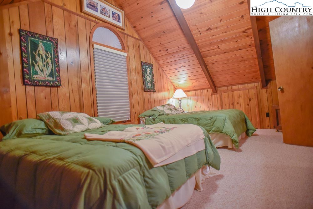 129 Lakeview Road Newland, NC 28657 - Photo 18 of 30 Gallery Image 18