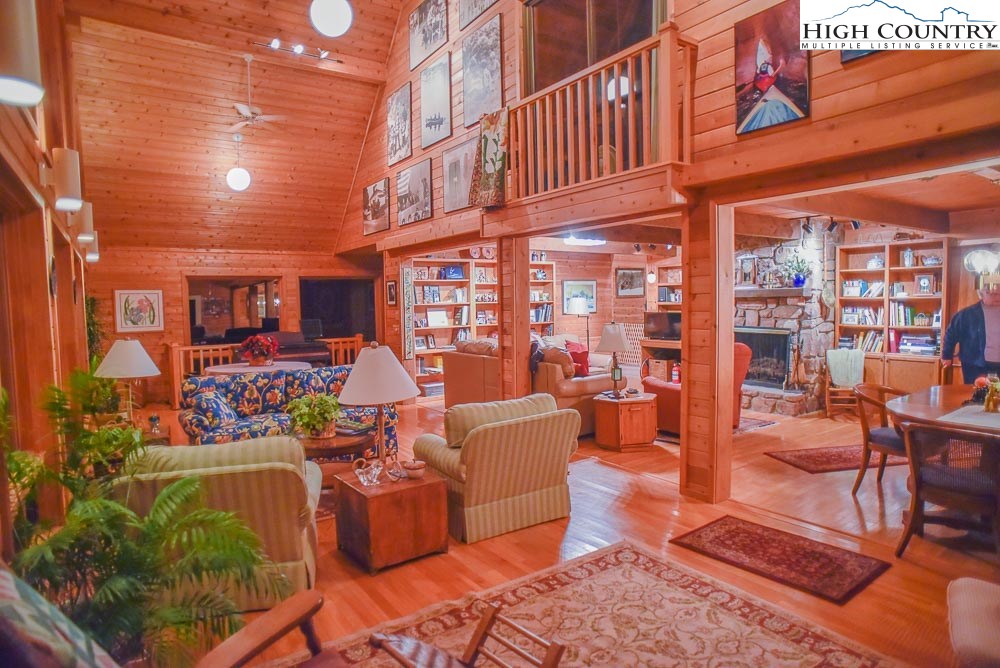 129 Lakeview Road Newland, NC 28657 - Photo 3 of 30 Gallery Image 3